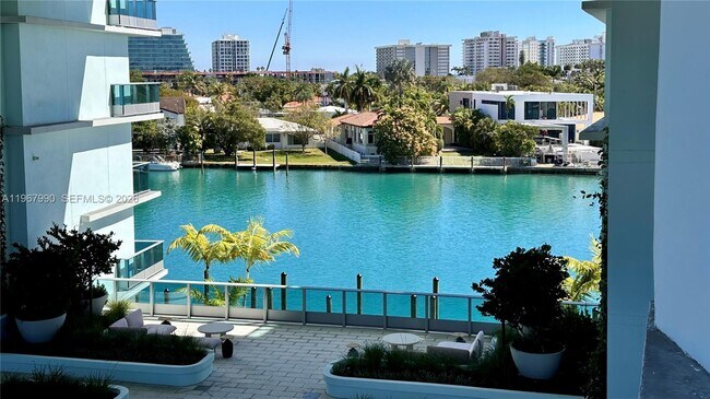 Building Photo - 9201 E Bay Harbor Dr