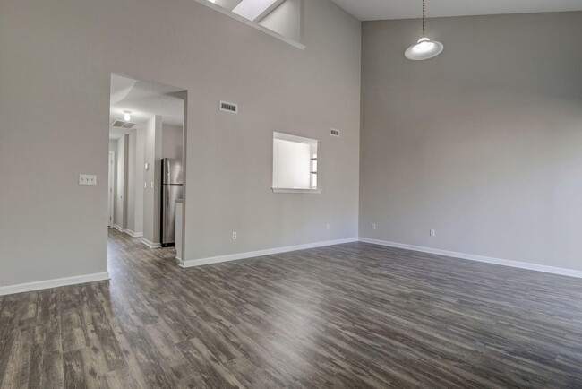 Building Photo - 144 Charter Dr