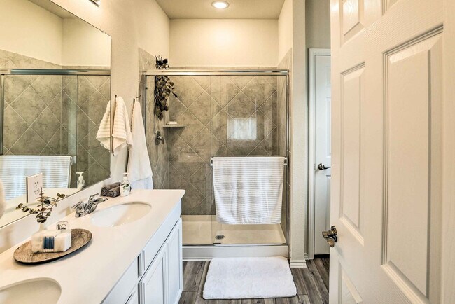 Building Photo - 1129 Bluespire Dr