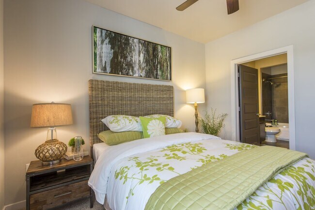 Building Photo - Limited-Time: $500 Gift Card on 2-Bed in K...