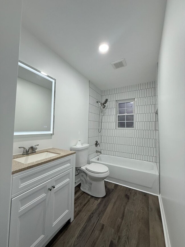 Building Photo - Completely updated 3br+bonus/2ba home in convenient location