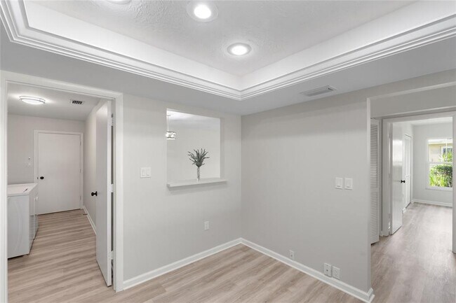 Building Photo - 5689 Evergreen Dr