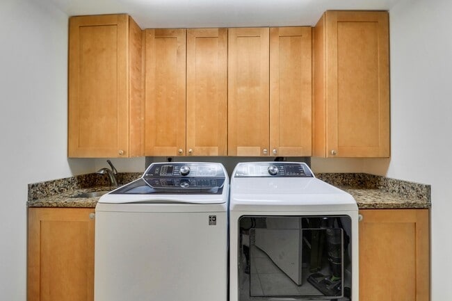 Building Photo - 401 S Seas Dr