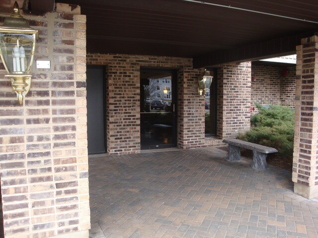 Building Photo - 675 Grove Terrace