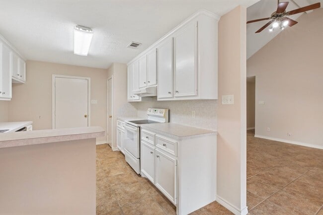 Building Photo - MAY MOVE IN!  3 Bed, 2 Bath Home in Bryan Available Now!