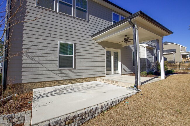 Building Photo - Charming 4 Bedroom Rental Home with Spacio...
