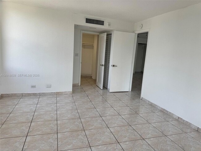Building Photo - 6039 Collins Ave