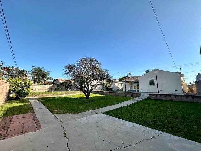 Building Photo - Large North Torrance House! Near Torrance Schools, Huge Yard, 2 Car Garage! *OPEN HOUSE EVERY SAT...