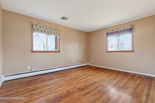 Building Photo - 150 Cloverdale Cir