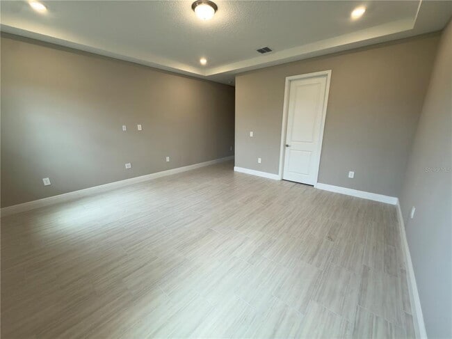 Building Photo - 2133 Divot Dr