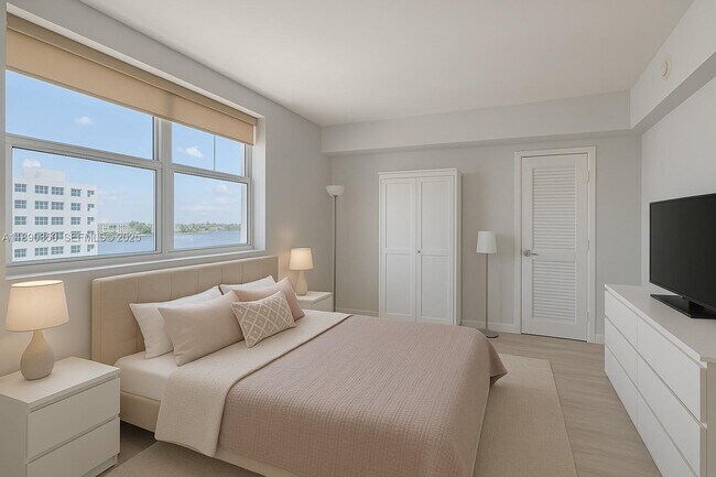 Building Photo - 7501 E Treasure Dr