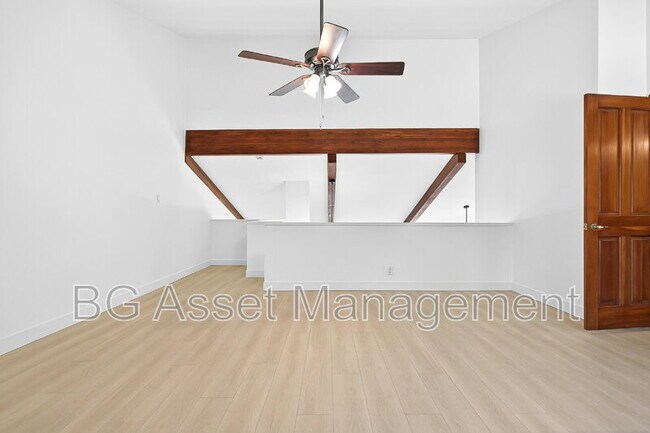 Building Photo - 2079 Ascot Dr