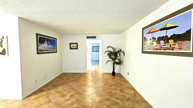 Building Photo - 1441 Ocean Dr