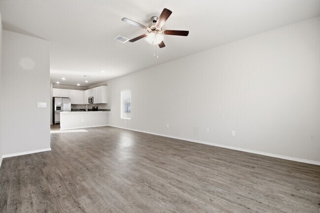 Building Photo - "Charming 3-Bedroom Retreat with 2 Baths in the Heart of New Braunfels!"