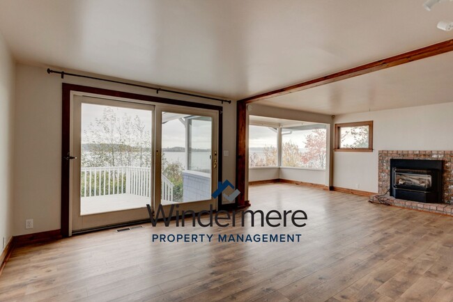 Building Photo - Three Bedroom, Two Bath with a Fantastic View