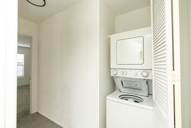 Building Photo - ***RANCHO PENASQUITOS BEST KEPT SECRET 2 B...