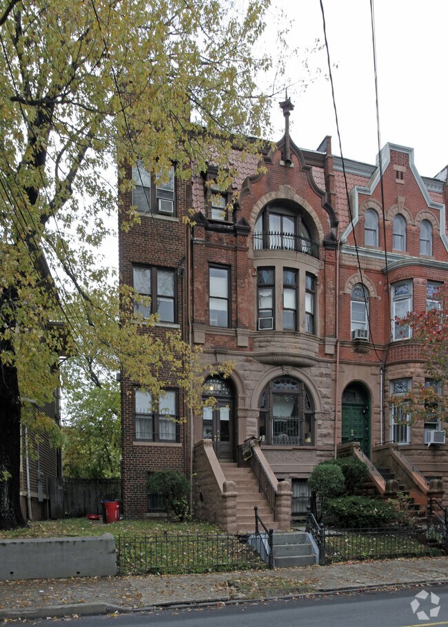Primary Photo - 114 Summit Ave