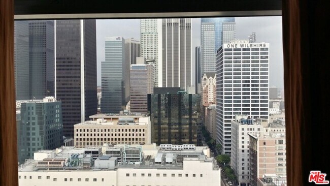 Building Photo - 801 S Grand Ave