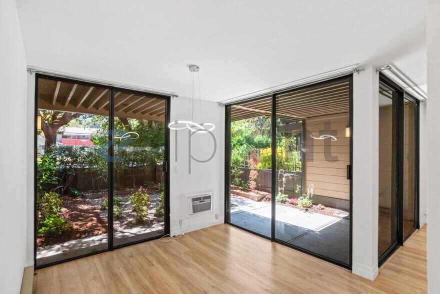 Building Photo - Unit 27