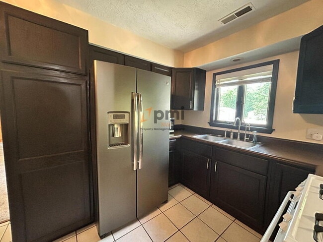 Building Photo - 5107 White Oak Terrace