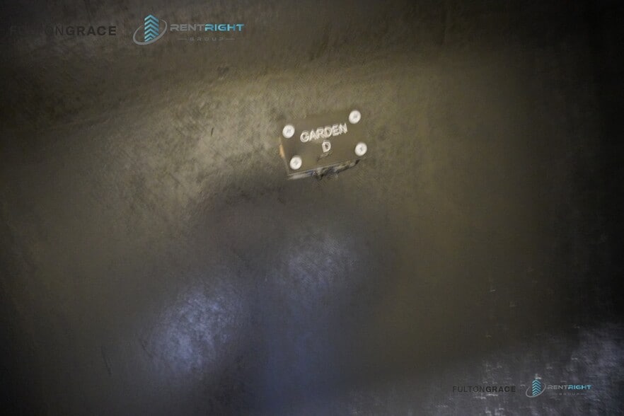 Building Photo - 1712 W Albion Ave