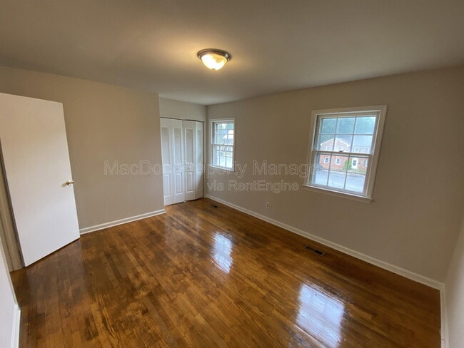 Building Photo - 719 Olde Greenwich Cir