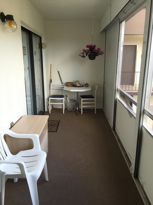 Building Photo - 83 Capri B