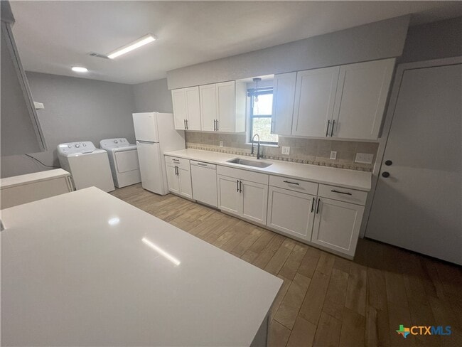 Building Photo - 1801 Forest Trail