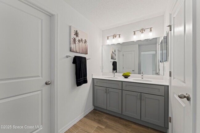 Building Photo - 1938 Jupiter Blvd SW