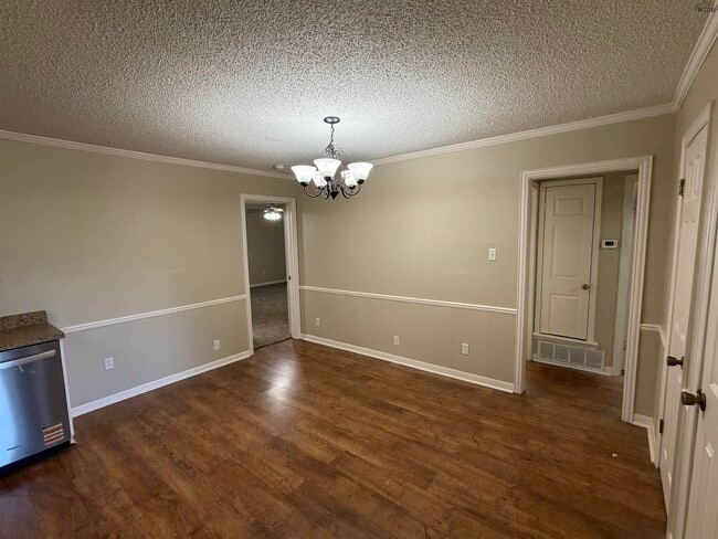 Building Photo - 5127 Parklane Dr