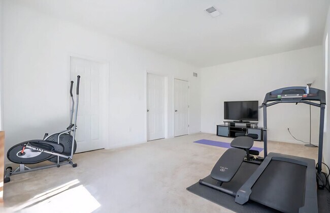 Building Photo - Spacious End-Unit Townhome in Meridian Crossing | 2,850+ Sq Ft | Resort-Style Amenities. $3,095.0...