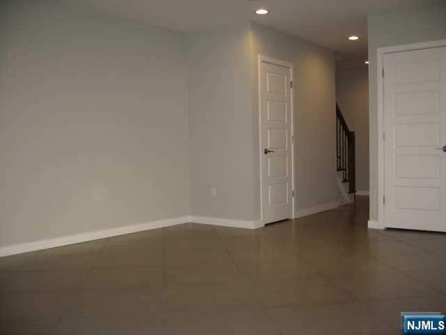 Building Photo - 818 Jassamine Way