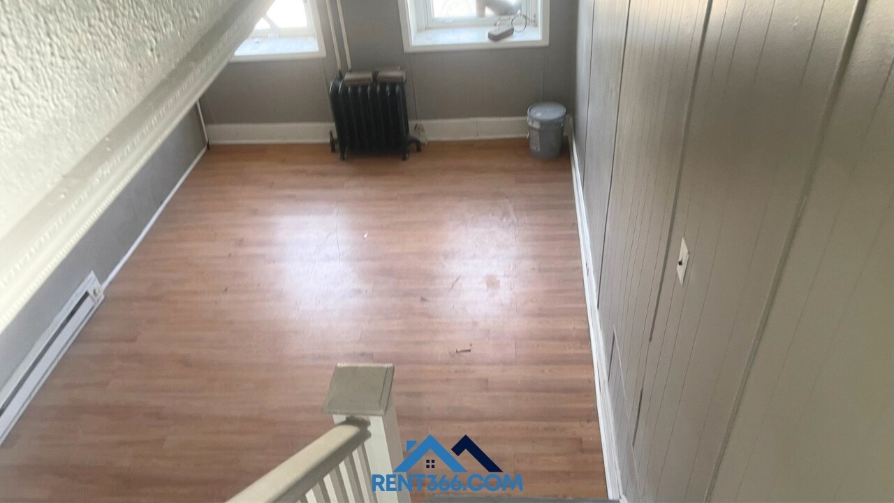 Building Photo - 403 E Norwegian St