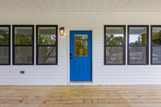 Building Photo - Custom Home in Seagate | 4 Bedrooms • 3 Bathrooms • Minutes to Wrightsville Beach