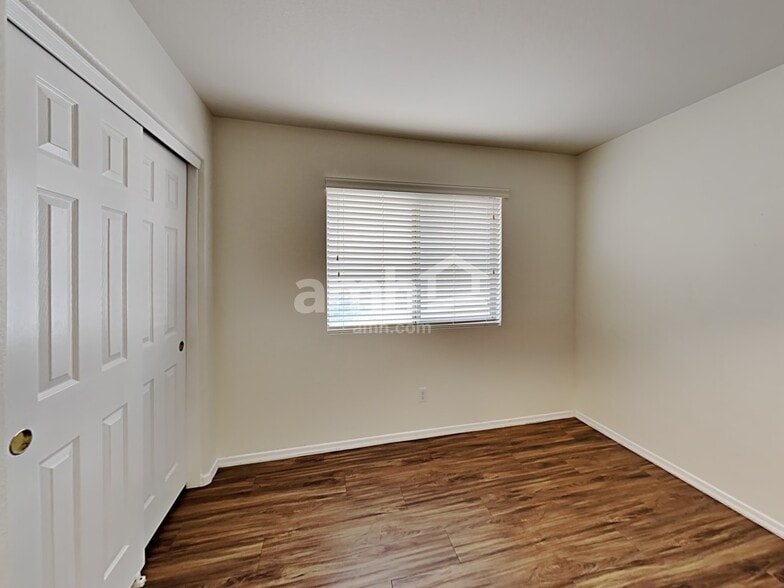 Building Photo - 2037 N 107th Dr