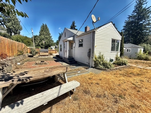 Building Photo - 821 S Summit Ave