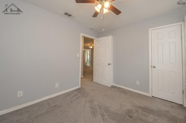 Building Photo - 2953 Moffett Ave