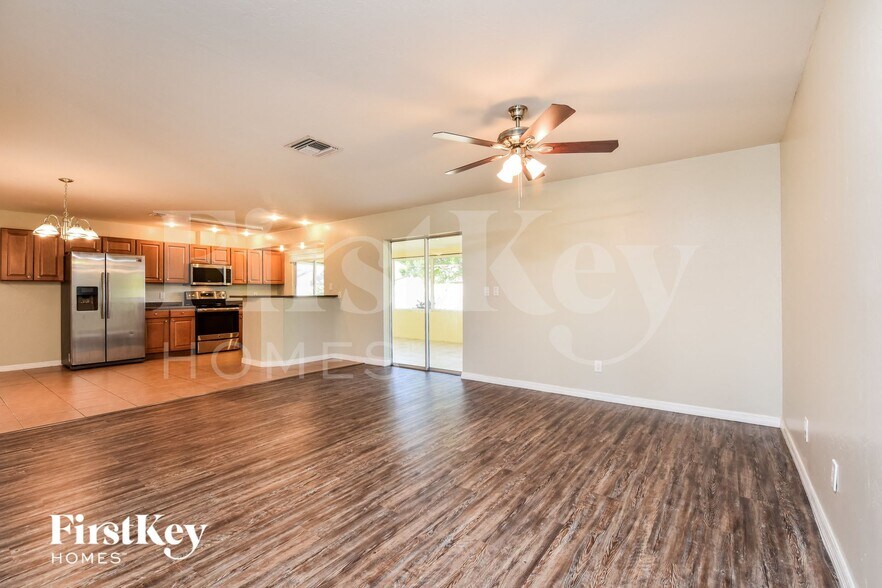 Building Photo - 1431 SE 35th St