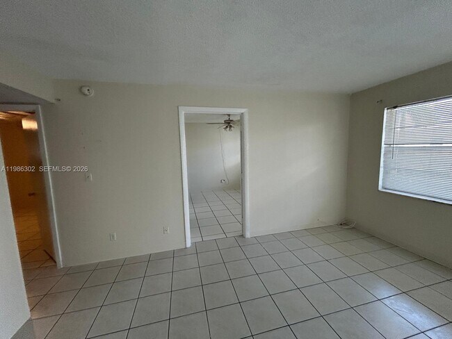 Building Photo - 6211 SW 37th St