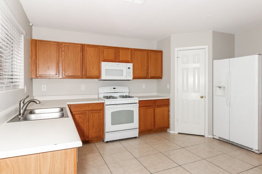 Building Photo - 13181 N Deergrass Dr