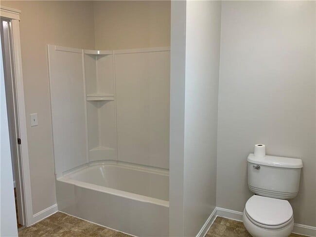 Building Photo - 131 Beverage Hill Ave