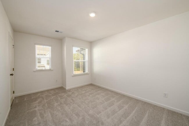 Building Photo - 2482 Van Fleet Cir