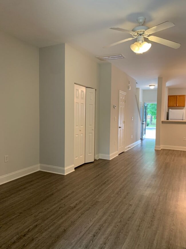 Building Photo - 2 Bedroom 1.5 Bath Townhome in Pleasant Gr...