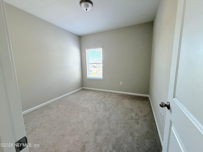 Building Photo - 70 Golden Fern Dr