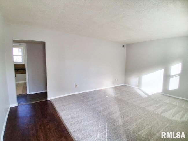 Building Photo - 5812 W Farmington Rd