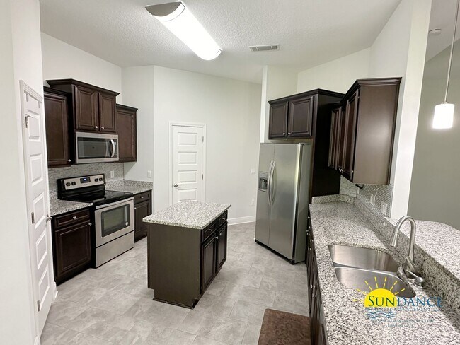 Building Photo - Beautiful 4 Bedroom Home in the Heart of Navarre!