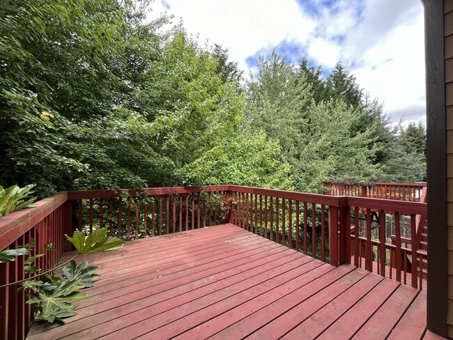Building Photo - Spacious Three-Story Townhome Near Orenco Station with Attached Garage, Private Balcony, and Vaul...