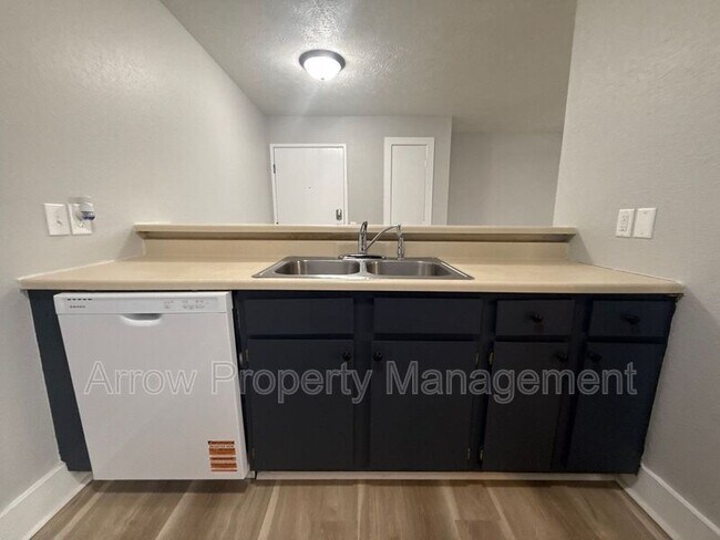 Building Photo - 940 27th St