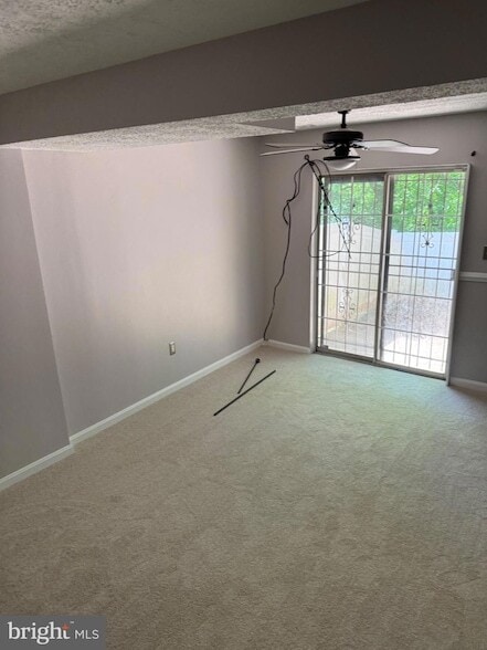Building Photo - 2712 Red Oak Ln