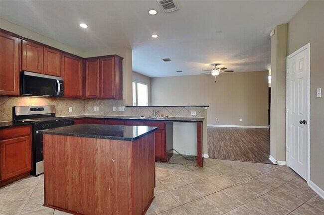 Building Photo - 7418 Jacobs Well Dr